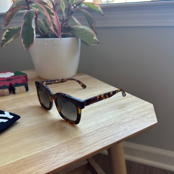 Diff Carson Polarized Tortoiseshell Sunglasses - Picture 6 of 6